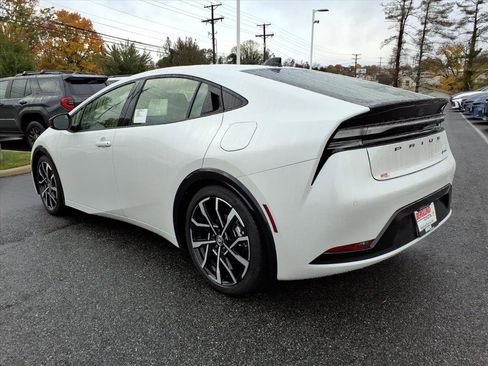 New 2026 Toyota Prius Plug-In Hybrid FWD image 7