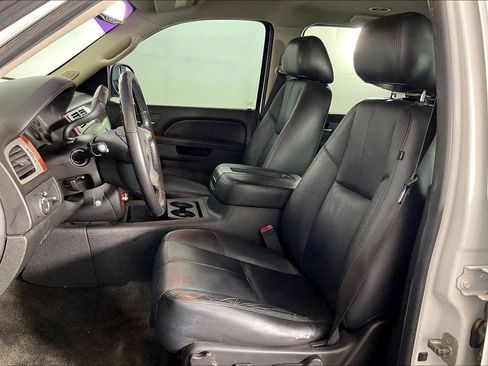 Used 2014 Chevrolet Suburban LT RWD image 29