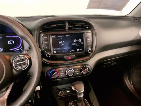 Certified 2025 Kia Soul LX image 6