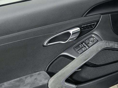 Used 2019 Porsche 718 Cayman GTS RWD image 12