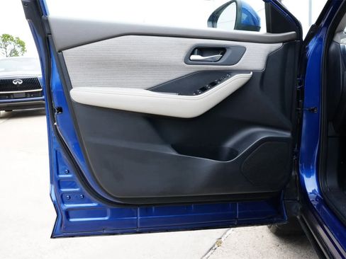 Used 2021 Nissan Rogue SV image 17