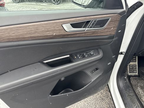 Used 2024 Volkswagen Atlas SEL Premium R-Line image 8