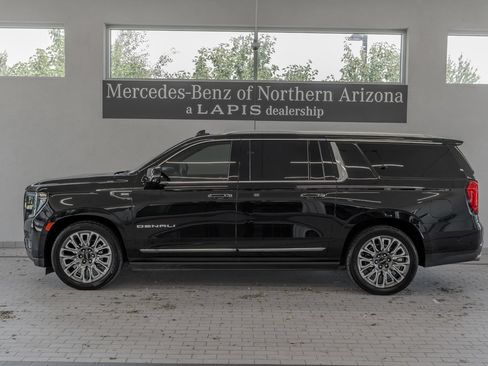 Used 2024 GMC Yukon XL Denali Ultimate AWD/4WD image 2