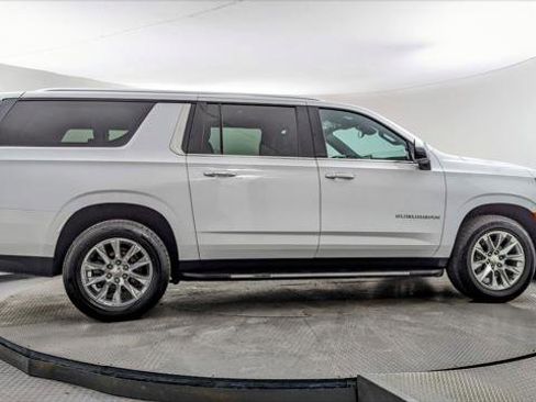 Used 2023 Chevrolet Suburban Premier image 9