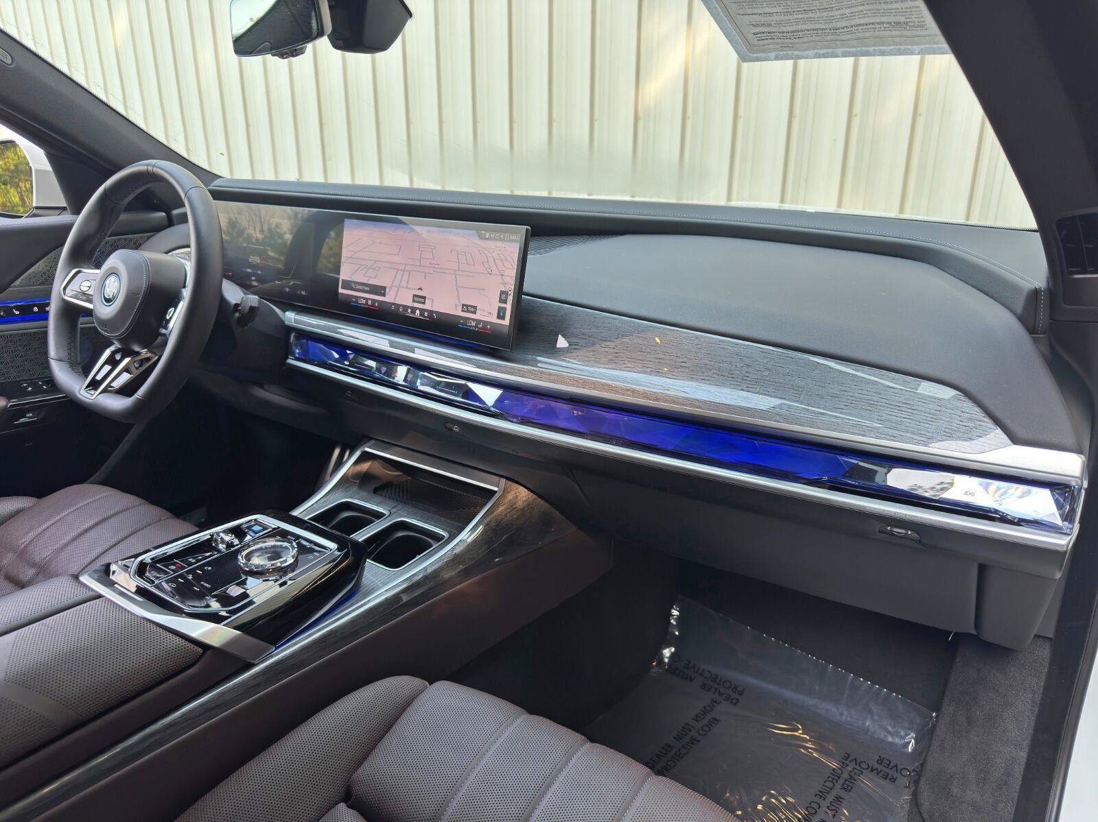 Used 2023 BMW i7 xDrive60 w/ Executive Package 2 AWD/4WD image 15