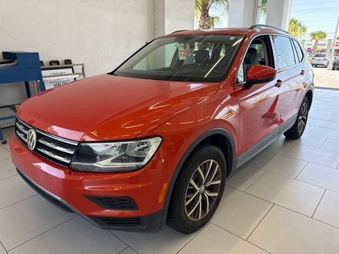 Used 2019 Volkswagen Tiguan SE w/ Panoramic Sunroof Package FWD image 3
