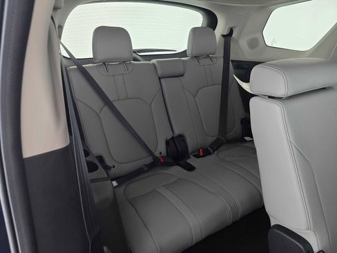 New 2025 Honda Pilot Touring image 12