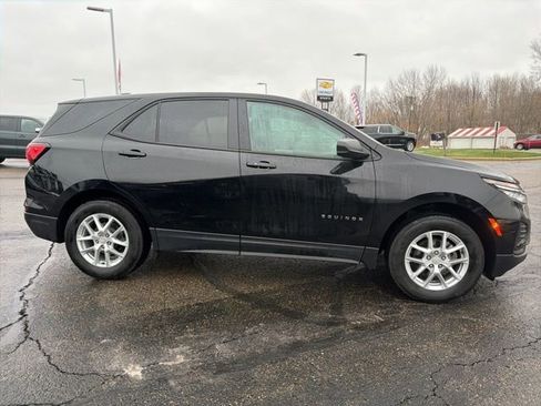 Used 2024 Chevrolet Equinox LS w/ LS Convenience Package image 2