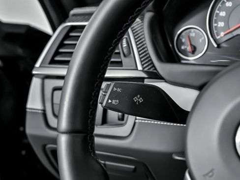 Used 2020 BMW M4 Convertible w/ Competition Package image 32