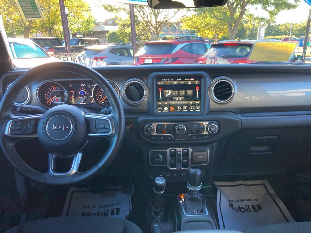 Used 2018 Jeep Wrangler Unlimited Sahara AWD/4WD image 5