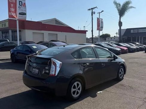 Used 2013 Toyota Prius Two FWD image 4