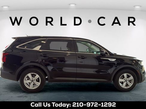 Used 2022 Kia Sorento LX FWD image 15