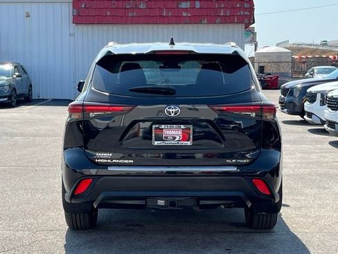 Used 2024 Toyota Highlander XLE image 11