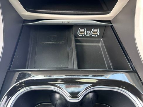 Used 2022 Chrysler Pacifica Limited FWD image 13