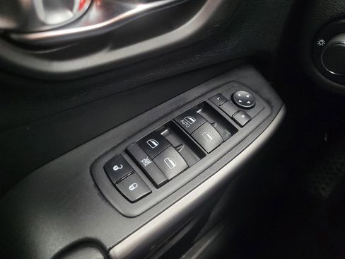 Used 2020 Jeep Cherokee Latitude AWD/4WD image 27