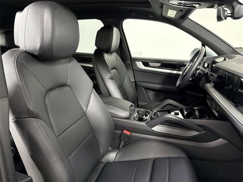 Certified 2025 Porsche Cayenne image 24