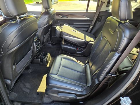 Used 2021 Jeep Grand Cherokee L Limited AWD/4WD image 18