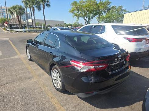 Used 2018 Toyota Camry LE FWD image 5