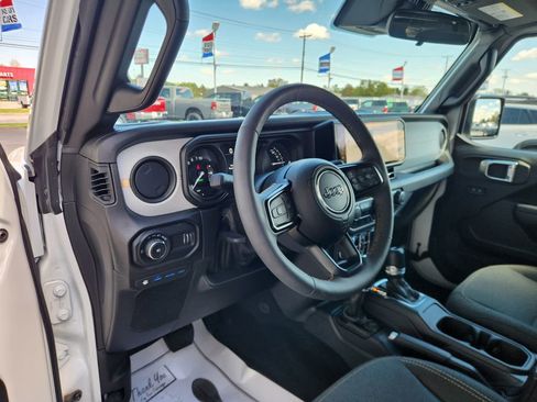 Used 2024 Jeep Wrangler Unlimited AWD/4WD image 22