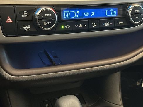 Used 2017 Toyota Highlander Limited Platinum AWD/4WD image 22