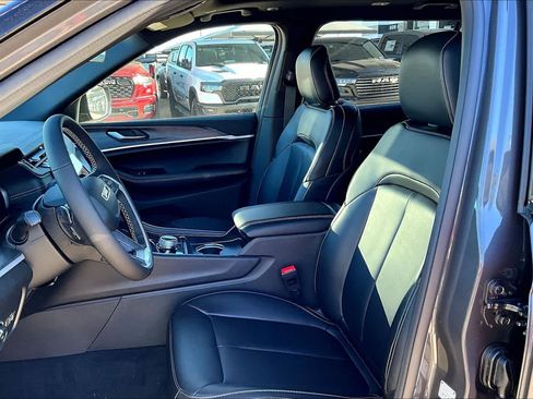 New 2025 Jeep Grand Cherokee L Limited AWD/4WD image 10
