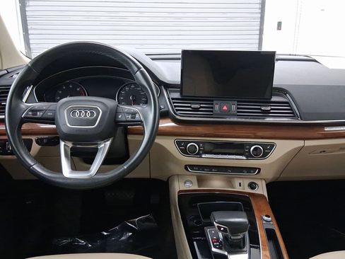 Used 2023 Audi Q5 2.0T Premium w/ Convenience Package image 4