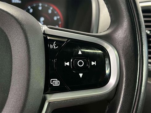 Used 2022 Volvo XC90 T6 Momentum w/ Climate Package image 25