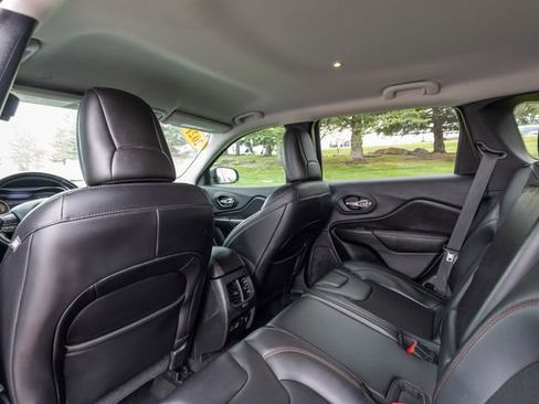 Used 2021 Jeep Cherokee Trailhawk w/ Comfort/Convenience Group AWD/4WD image 14