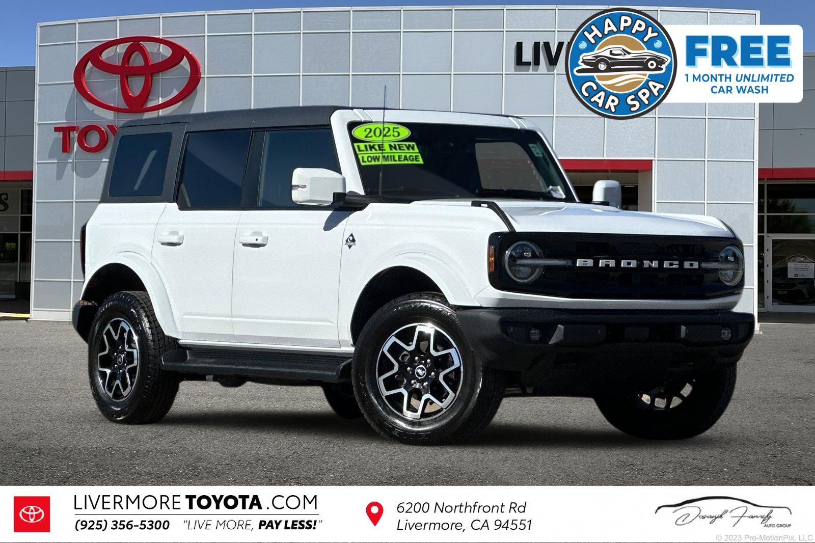 Used 2025 Ford Bronco Outer Banks AWD/4WD image 1