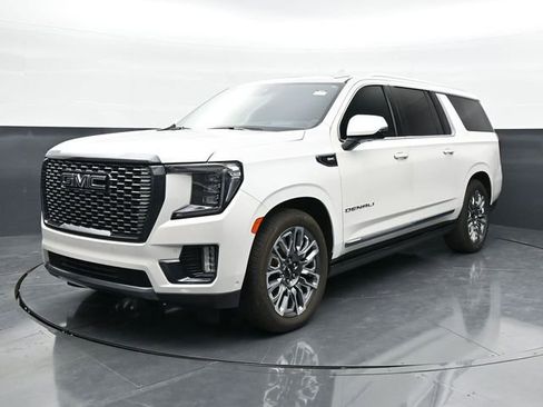 Used 2023 GMC Yukon XL Denali Ultimate image 3