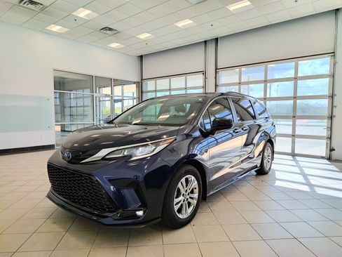 Used 2023 Toyota Sienna XSE w/ XSE Plus Package AWD/4WD image 6