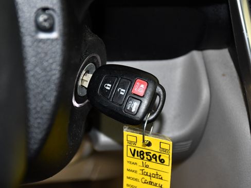 Used 2016 Toyota Camry LE FWD image 24