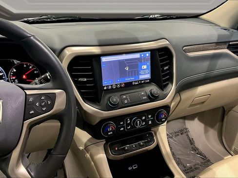 Used 2023 GMC Acadia Denali w/ Denali Ultimate Package AWD/4WD image 9