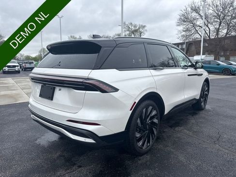 Used 2025 Lincoln Nautilus Reserve AWD/4WD image 6