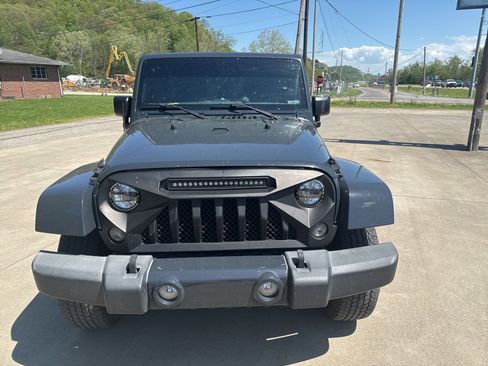 Used 2016 Jeep Wrangler Unlimited Sahara w/ Dual Top Group image 3