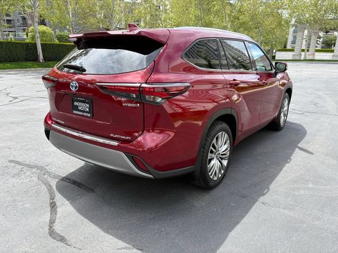 Used 2024 Toyota Highlander Platinum AWD/4WD image 8