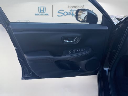 Certified 2025 Honda HR-V Sport image 19