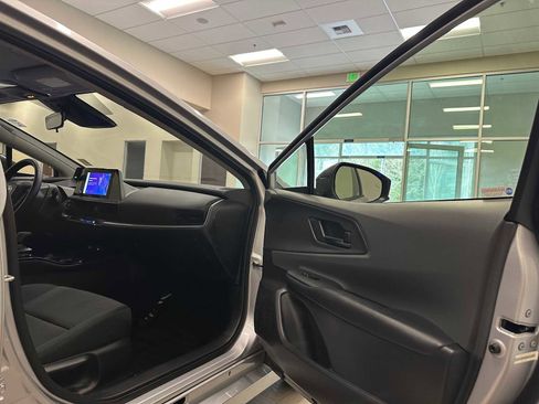 Used 2024 Toyota Prius LE image 28