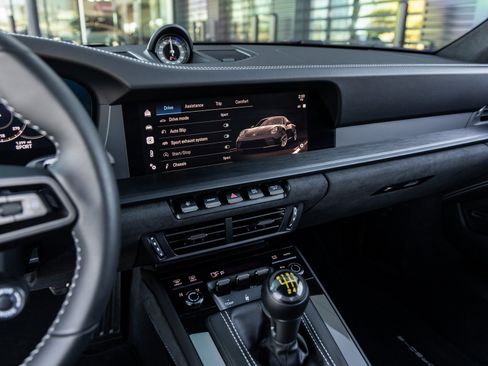 Certified 2026 Porsche 911 GT3 image 37