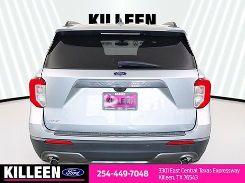 Used 2022 Ford Explorer XLT w/ Equipment Group 202A image 7