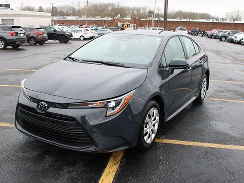 Used 2023 Toyota Corolla LE image 2