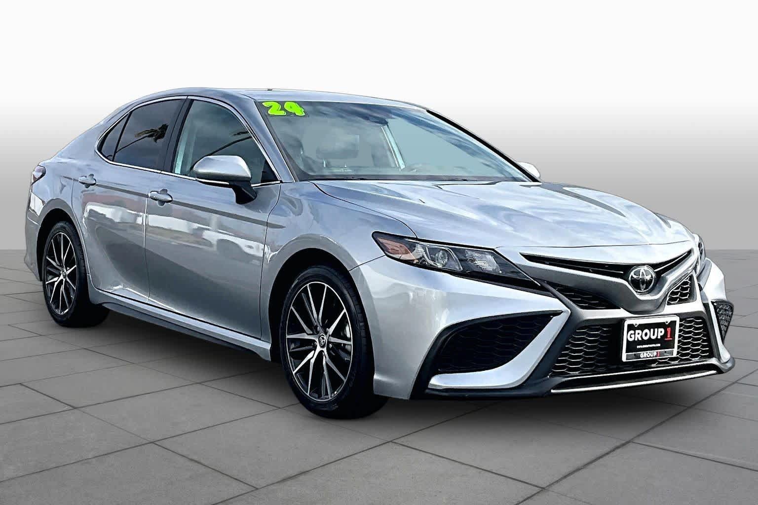 Used 2024 Toyota Camry SE w/ Convenience Package FWD image 2