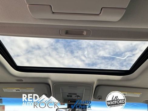 Used 2020 Chevrolet Suburban LT image 15