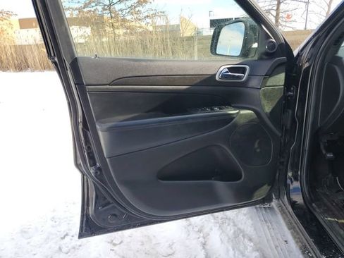 Used 2018 Jeep Grand Cherokee Laredo image 21