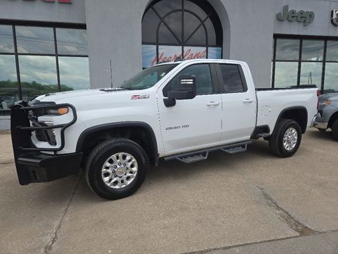 Used 2024 Chevrolet Silverado 2500 LT AWD/4WD image 4