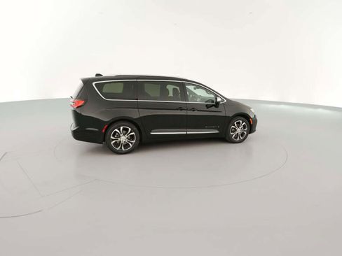 New 2026 Chrysler Pacifica Pinnacle image 13