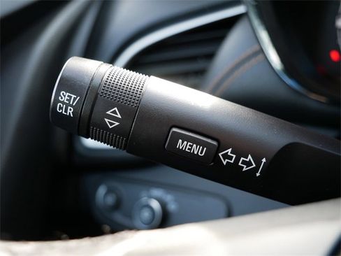 Used 2022 Chevrolet Trax LT w/ LT Convenience Package image 21