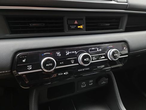 Used 2025 Honda Pilot EX-L image 28