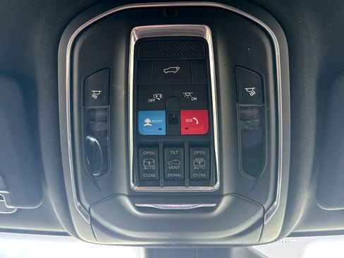 Used 2025 Jeep Grand Cherokee L Limited image 45