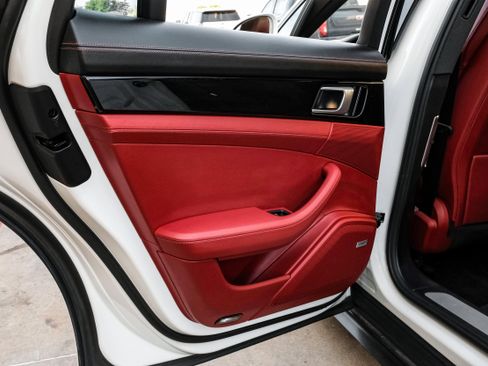 Used 2018 Porsche Panamera image 50